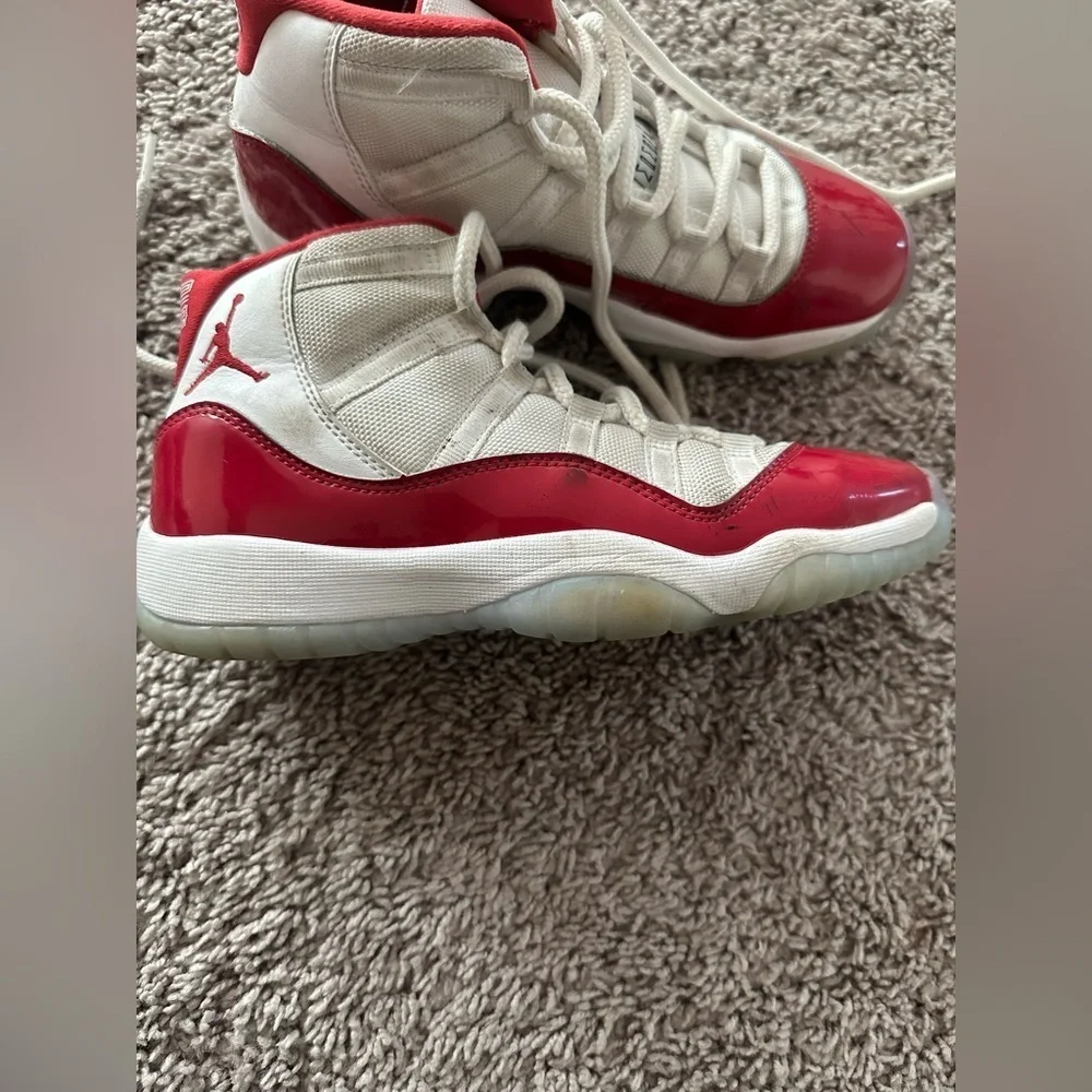 Air Jordan retro cherry used